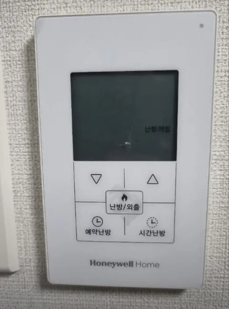 Honeywell Home DT300 series room unit (DT300ST-R/S type) boiler panel