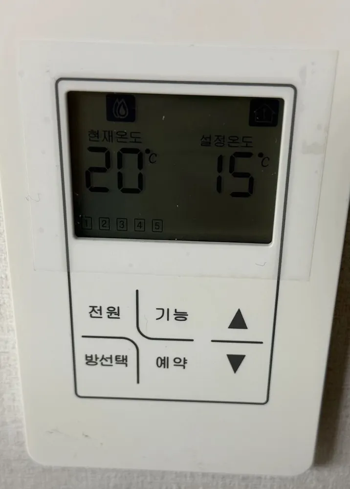 Unbranded 5-room zone controller (전원/기능/방선택/예약) boiler panel